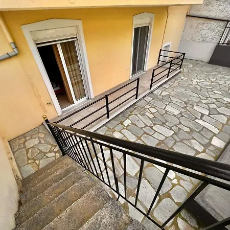 Teo's House 3 Apartament *